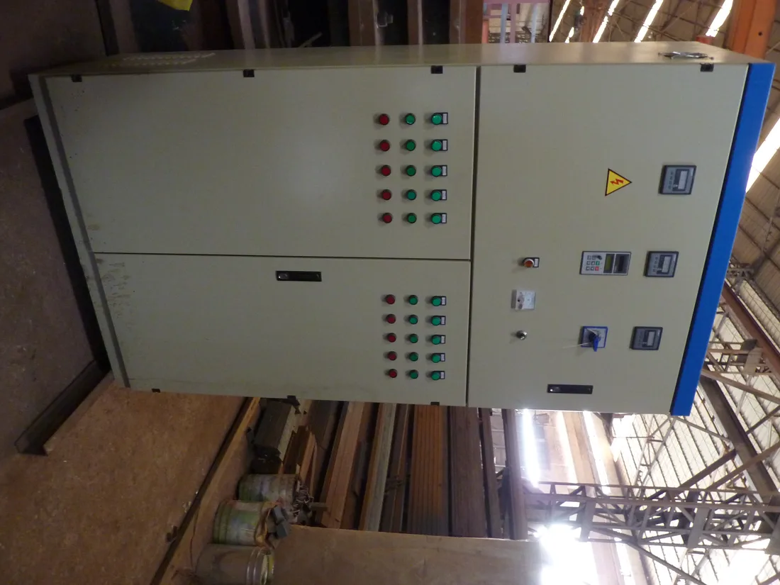 Electric control cabinet of ring roller mill