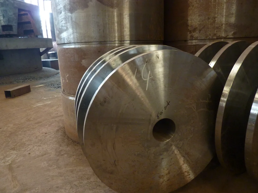 Turntable / grinding base of ring roller mill